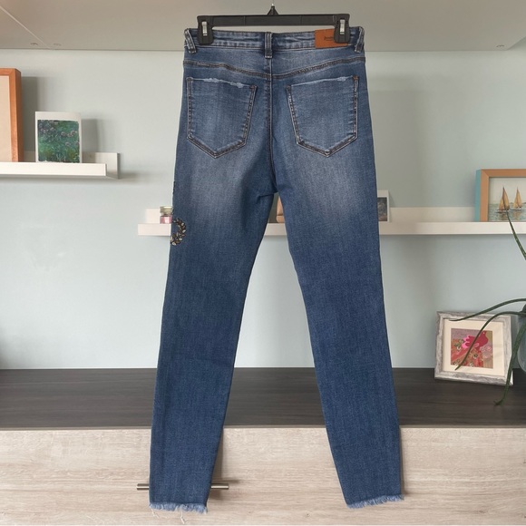 Stradivarius High-waisted Medium Blue Skinny Flower Embroidered Jeans - Picture 2 of 13